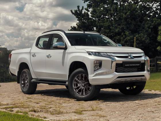 MITSUBISHI L200 TRITON 2.4 16V TURBO DIESEL SPORT HPE-S CD 4P 4X4 AUTOMÁTICO